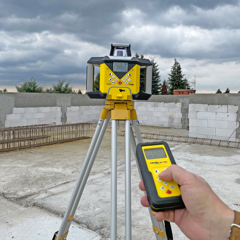 Niwelator laserowy Nivel System NL740R DIGITAL + łata + statyw z wysięgnikiem